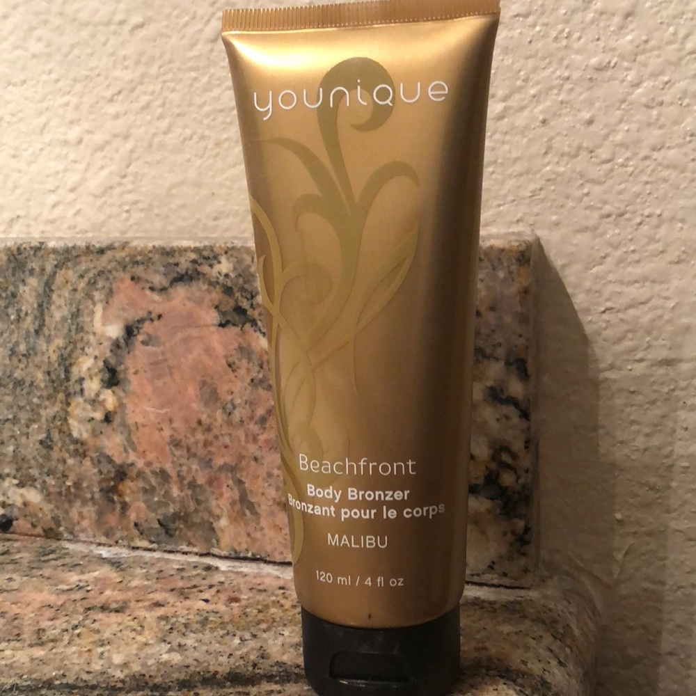 Malibu beachfront bronzer